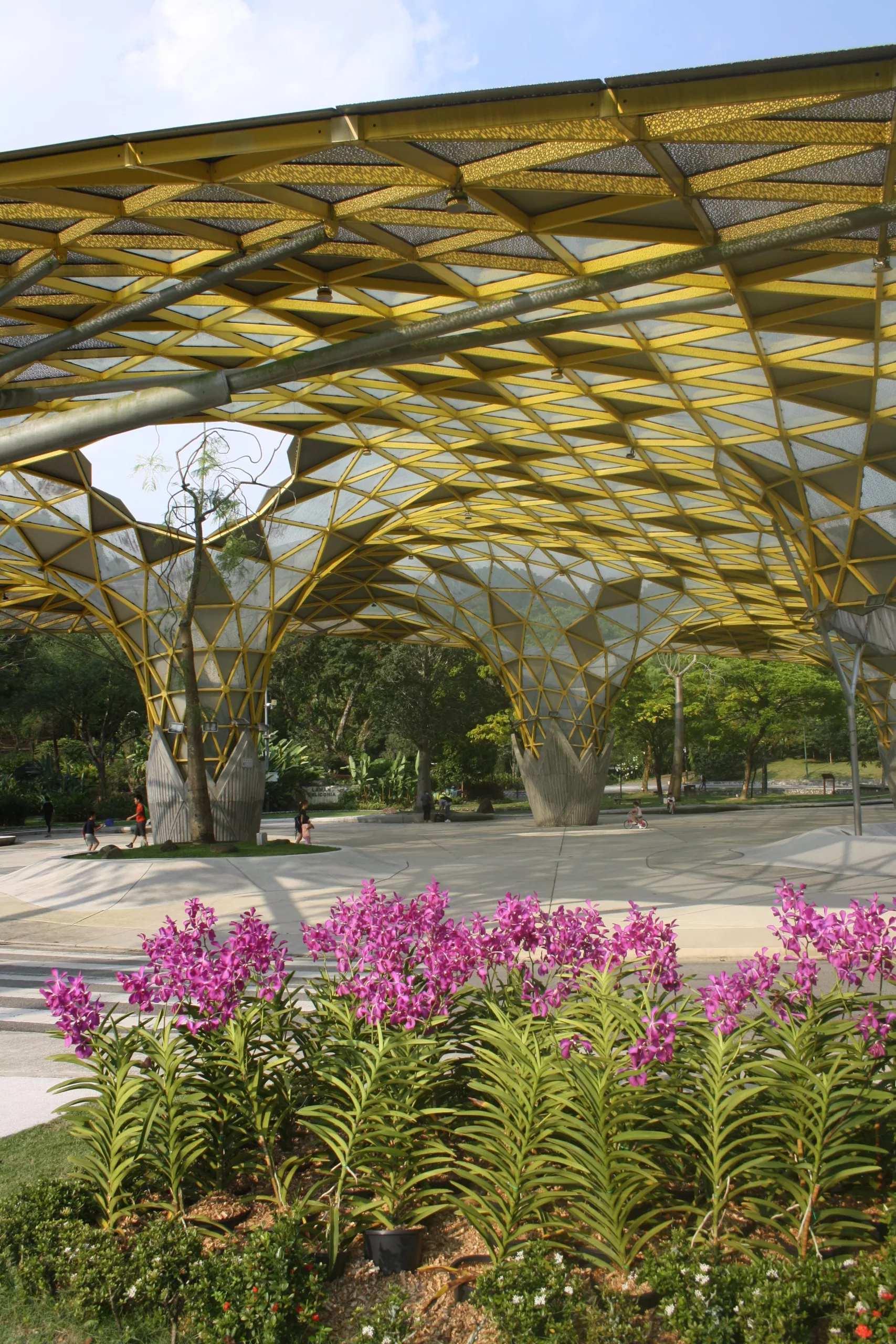 The stunning Laman Perdana, which is in the middle of the main gardens, where the three main paths from the three entrances meet. It is where events and activities are held and is a great gathering spot.