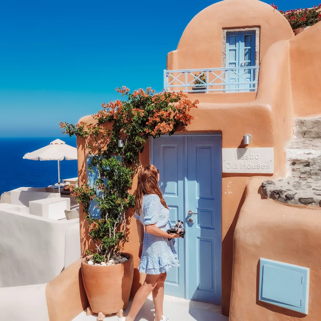 Pretty clay coloured house in Oia, Santorini