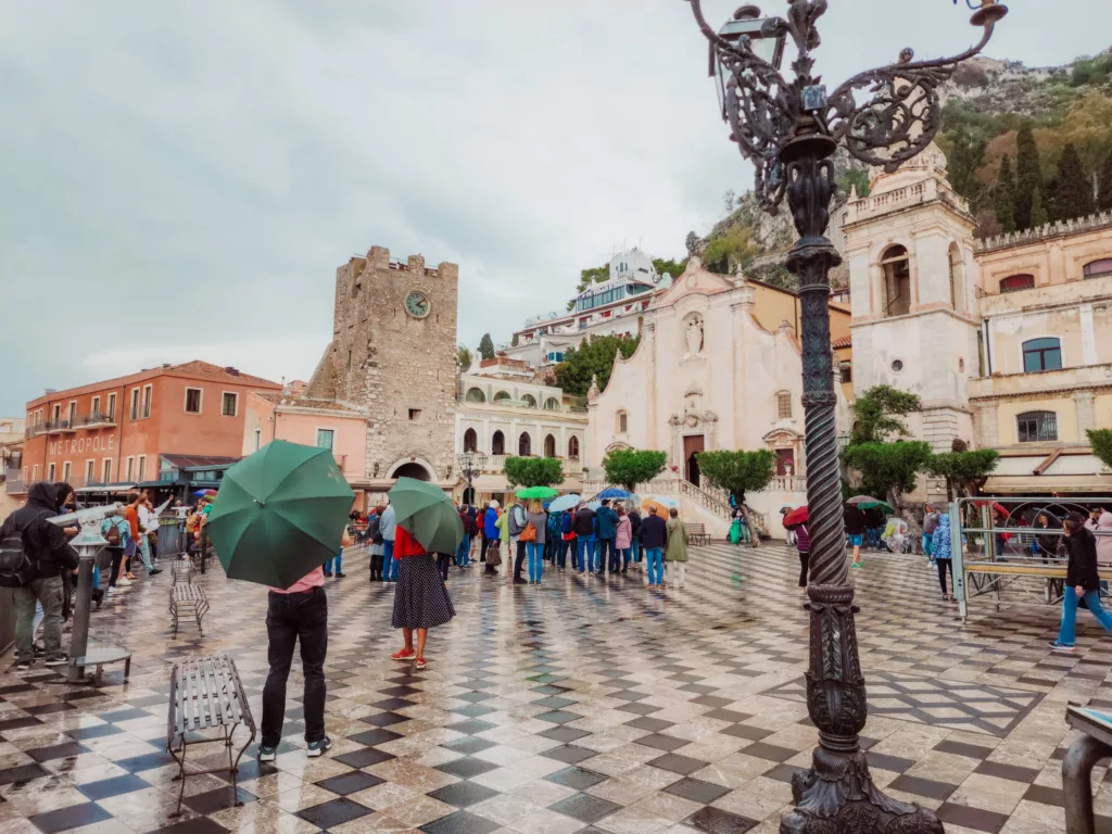 Piazza IX Aprile, Taormina