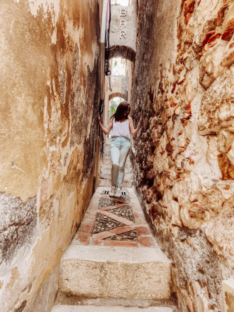 Skinny street adjacent to Corso Umbro, Taormina