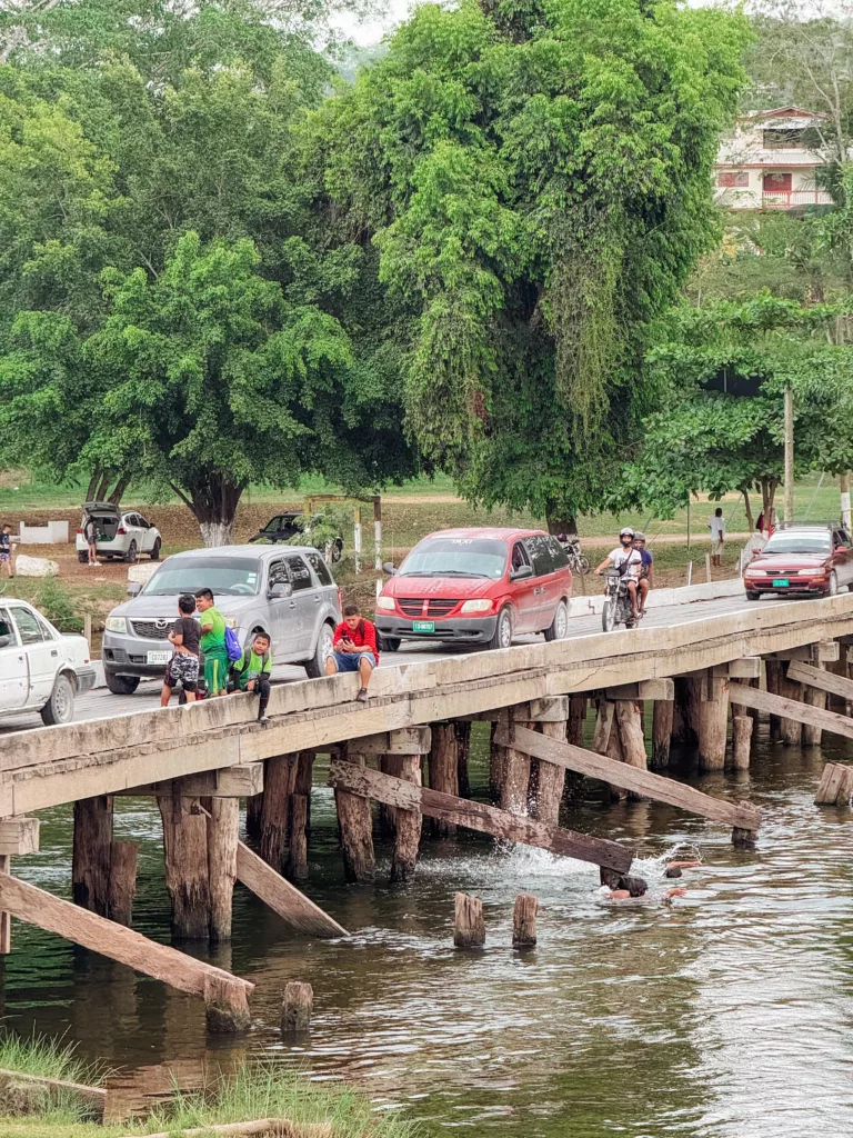 kids bridge jumping in San Ignacio Belize