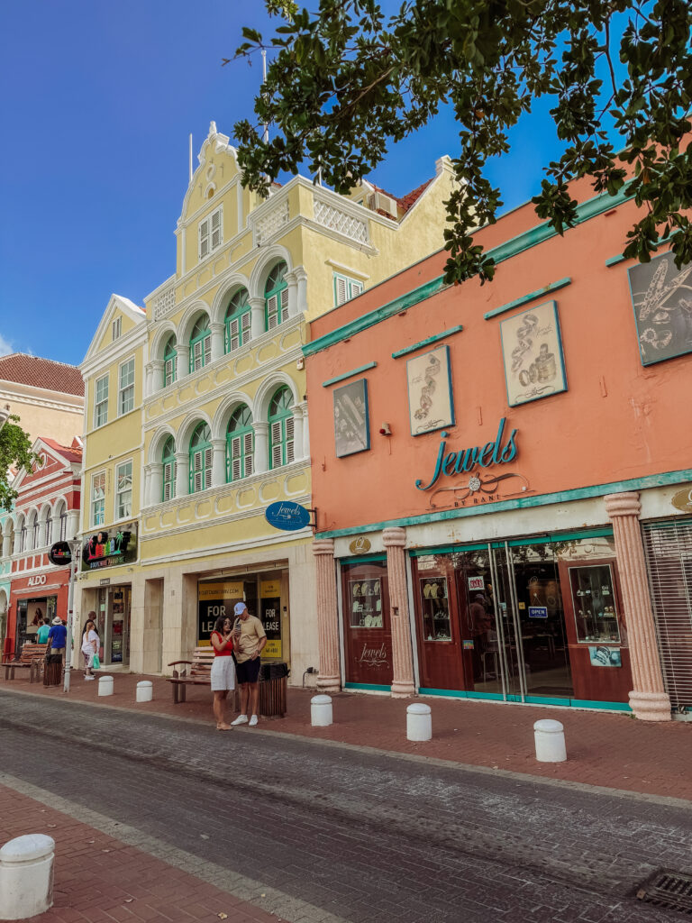 shopping in Punda Curacao