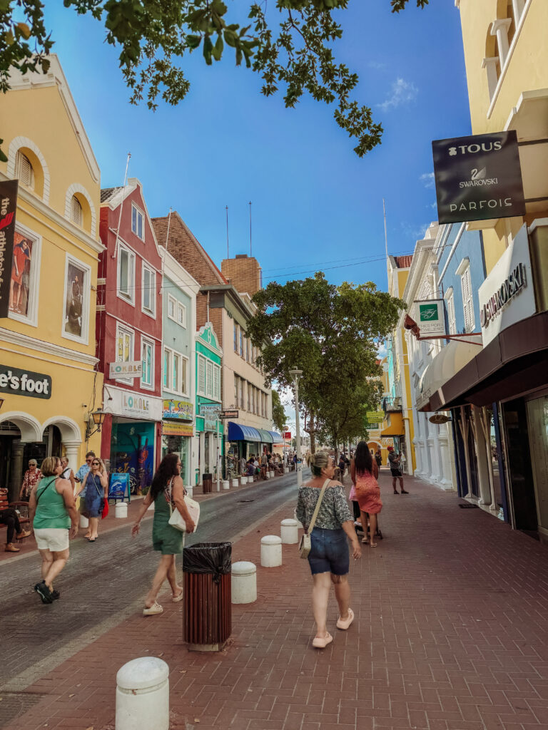 shopping in Punda Curacao