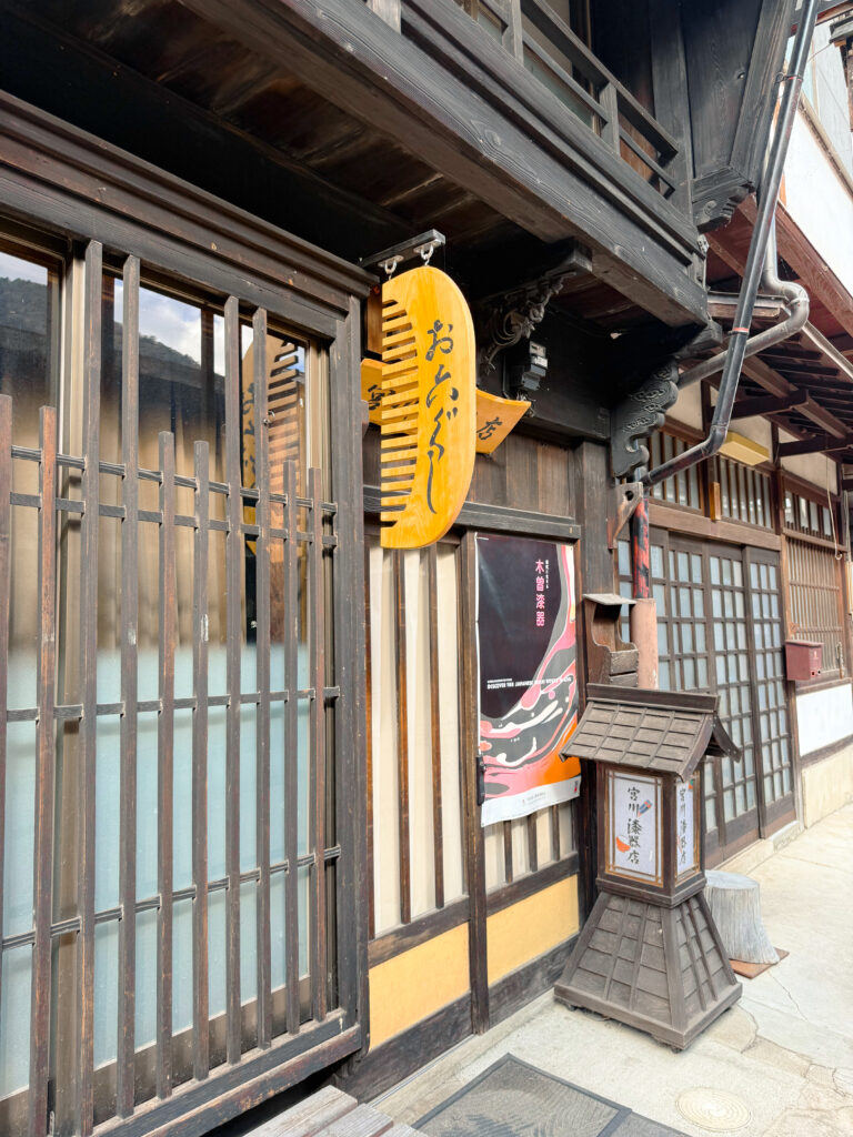 Nakamura family museum of lacquerware combs