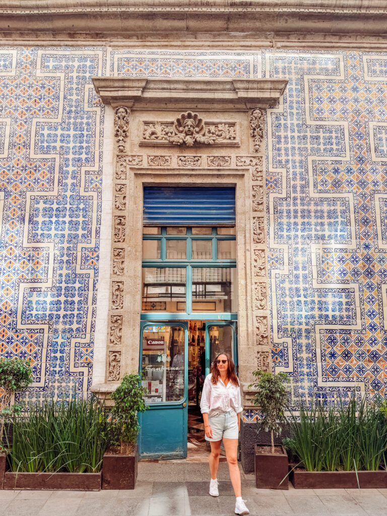 kelly strolling mexico city