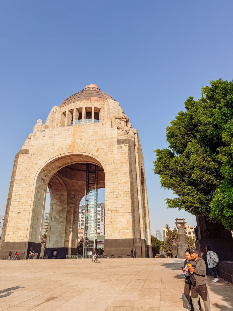 monument to the revolution in mexico city