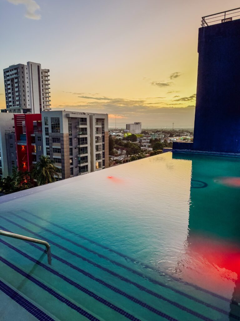roof top pool at 20 south kingston