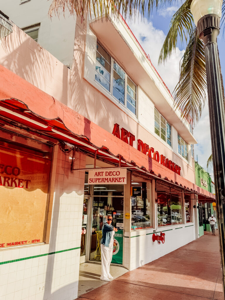 retro supermarket in south beach miami