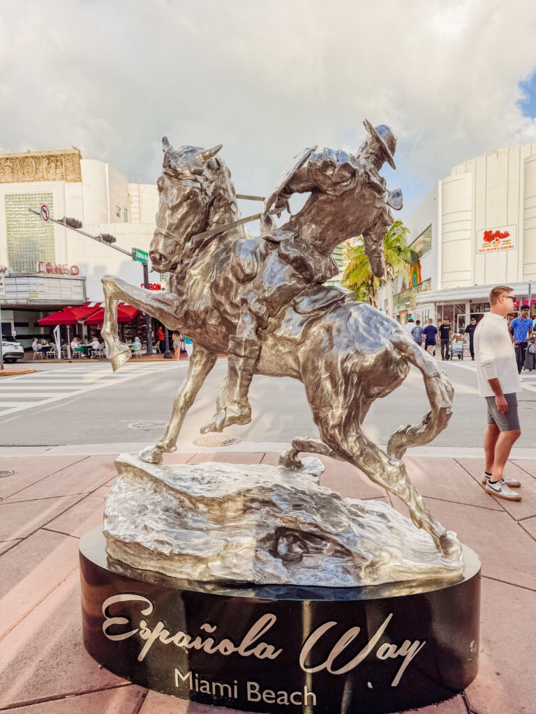 Española Way is the perfect place for dinner in south beach miami