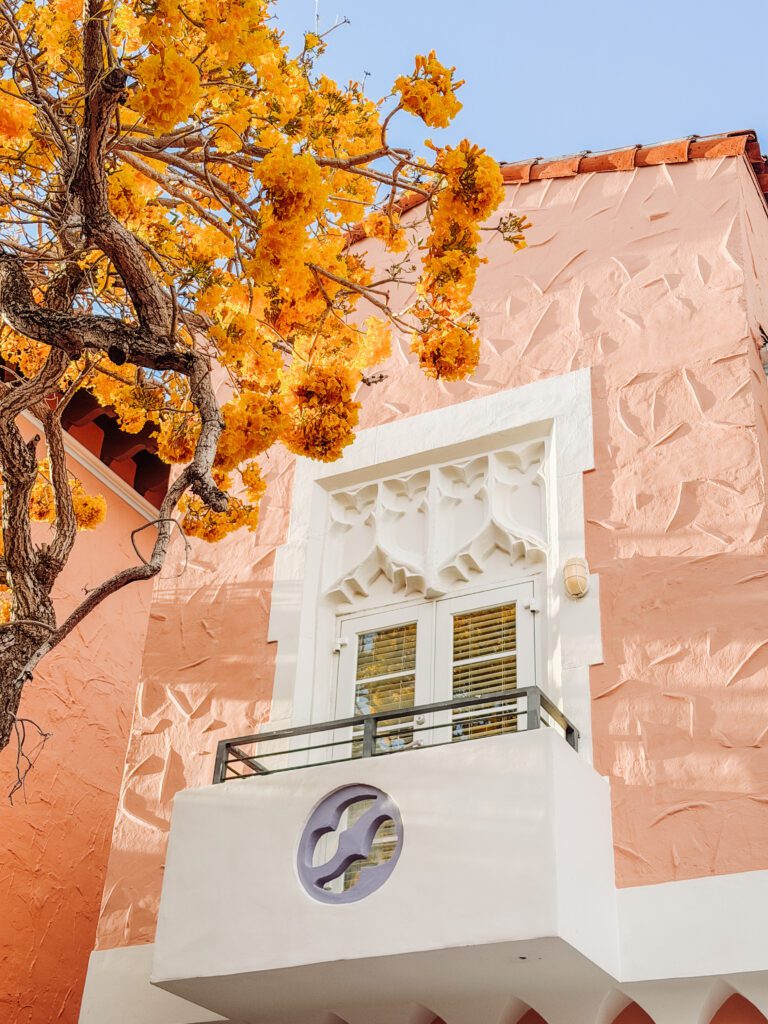 Española Way is the perfect place for dinner in south beach miami