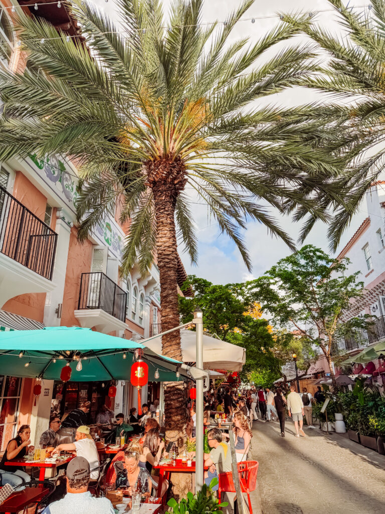 Española Way is the perfect place for dinner in south beach miami
