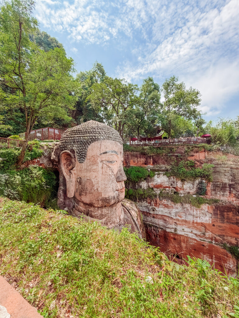 you just have to wait a minute or two and you can get a great view of the buddha