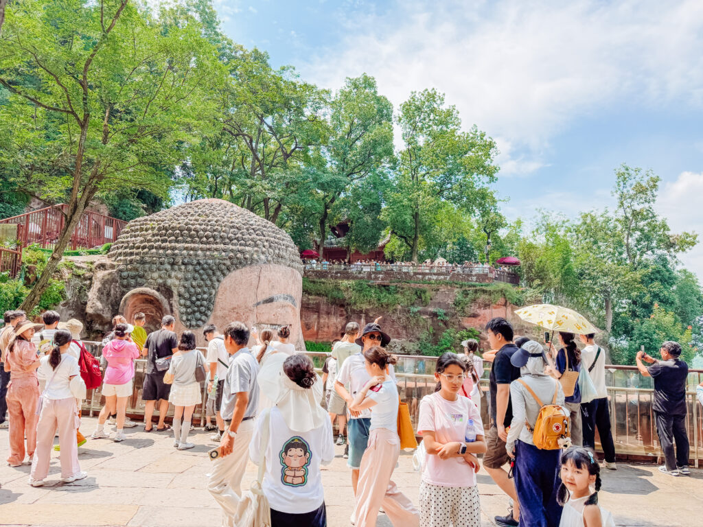 crowd as you enter the head of the giant buddha area