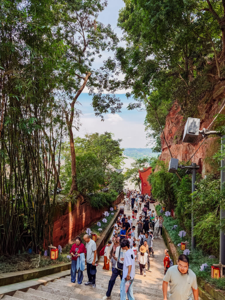 path to the head of the giant buddha