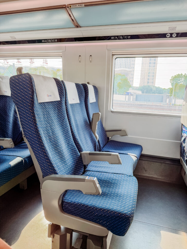 train seats on the chengdu to leshan train