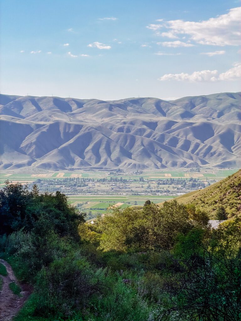 views out over chon kemin