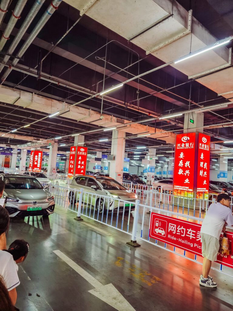 the rideshare pick up area in car park across road from leshan train station