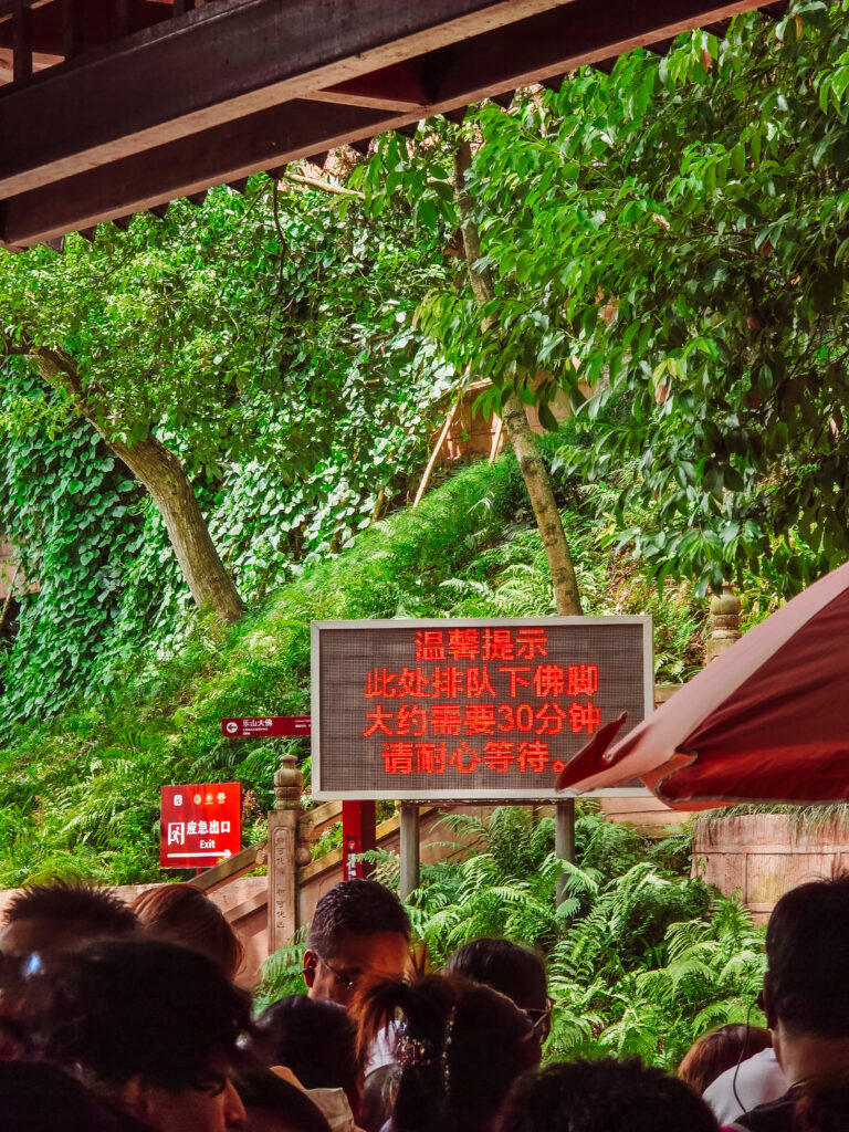 wait times listed at the start of the path to the giant buddha feet