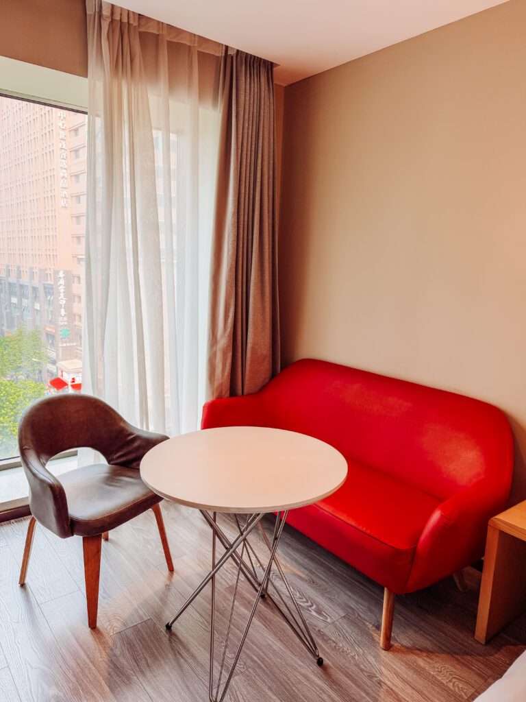 sitting area chengdu ibis hotel
