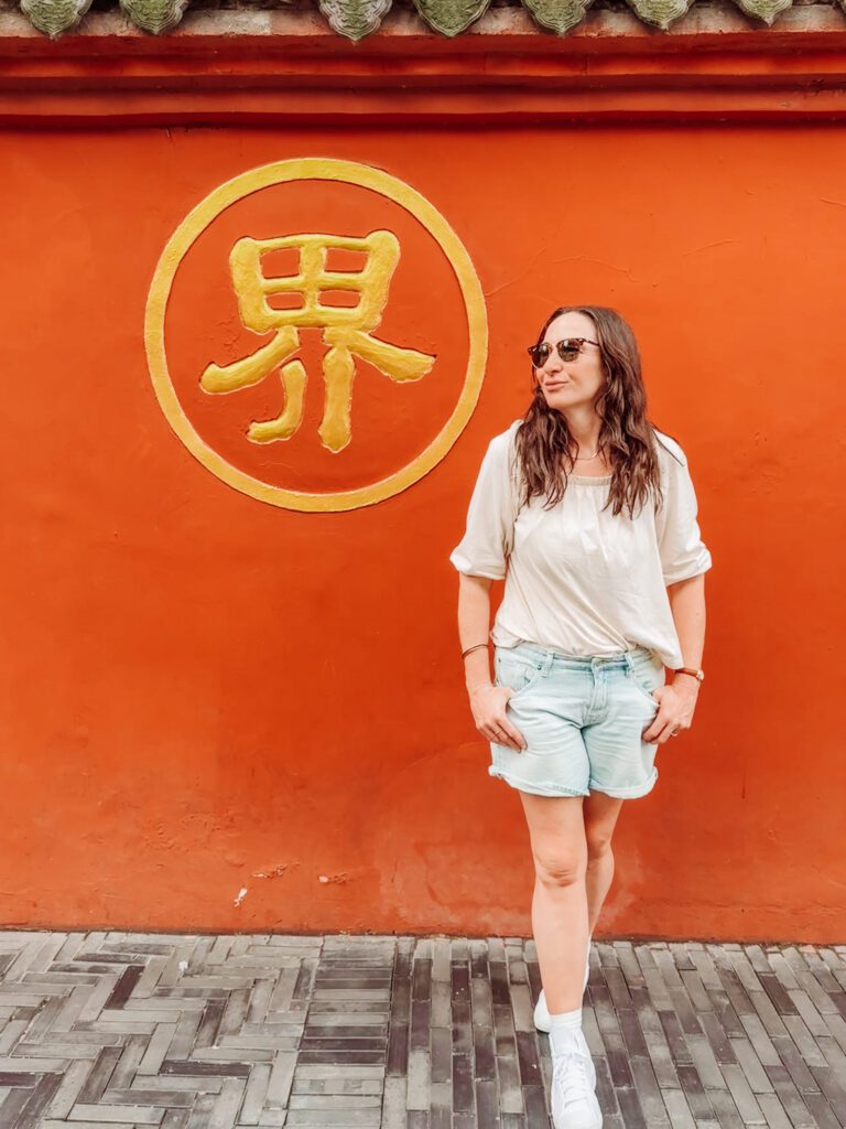 kelly at the famous wenshu monastery wall