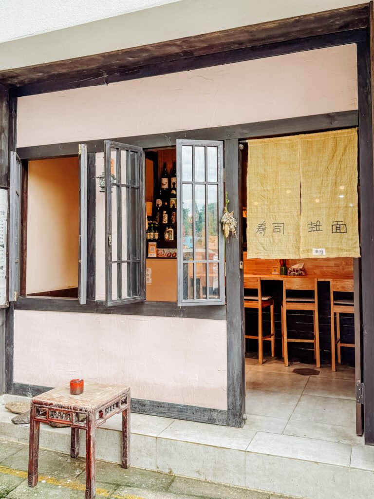 local restaurant near nostalgia s hotel