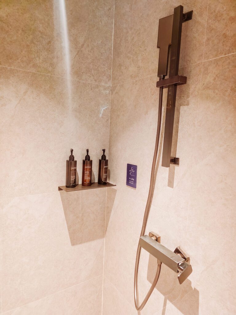 shower in ur cove by hyatt in wenshu